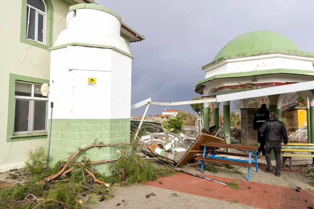 Manavgat’ın 3 Mahallesinde Hortum Felaketi: 1 Yaralı 5